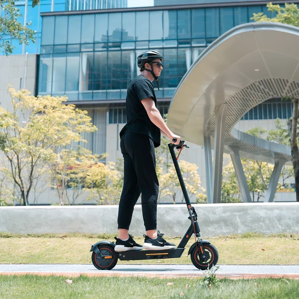 iScooter i10Plus 800W Motor E Scooter Foldable with 10" Pneumatic Tires
