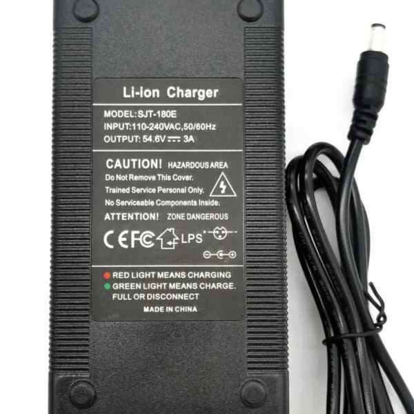 CARICABATTERIA 54.6V 3A Connettore CC