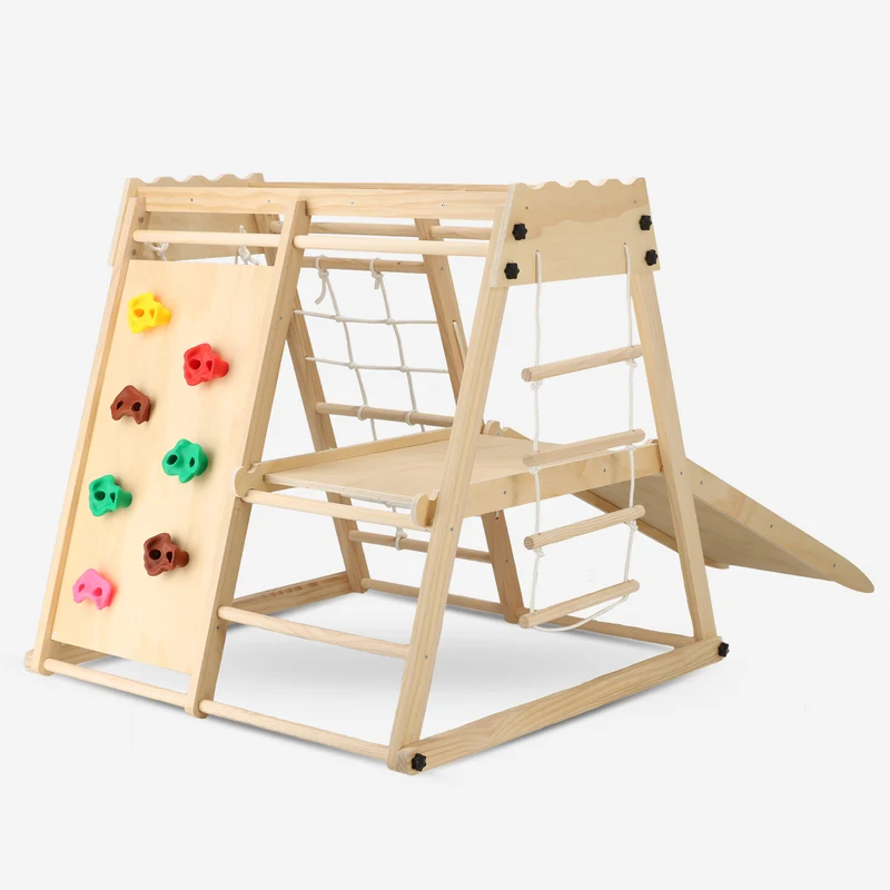 Lussuosa struttura da gioco in legno con scivolo e parete da arrampicata