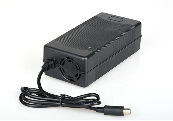 Carica batteria 54.6V 3A (connettore 8.0mm) per bicicletta elettrica ENGWE EP-2 Pro/EP-2 Pro EU/EP-2 BOOST/Engine Pro/Engine X e per monopattino elettrico KuKirin G2 MAX - Compatibile con altri modelli