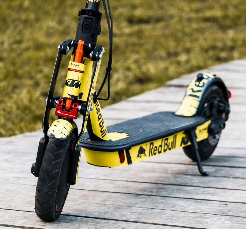 ADESIVI RedBull (GIALLO) per personalizzare il tuo monopattino XIAOMI o simili