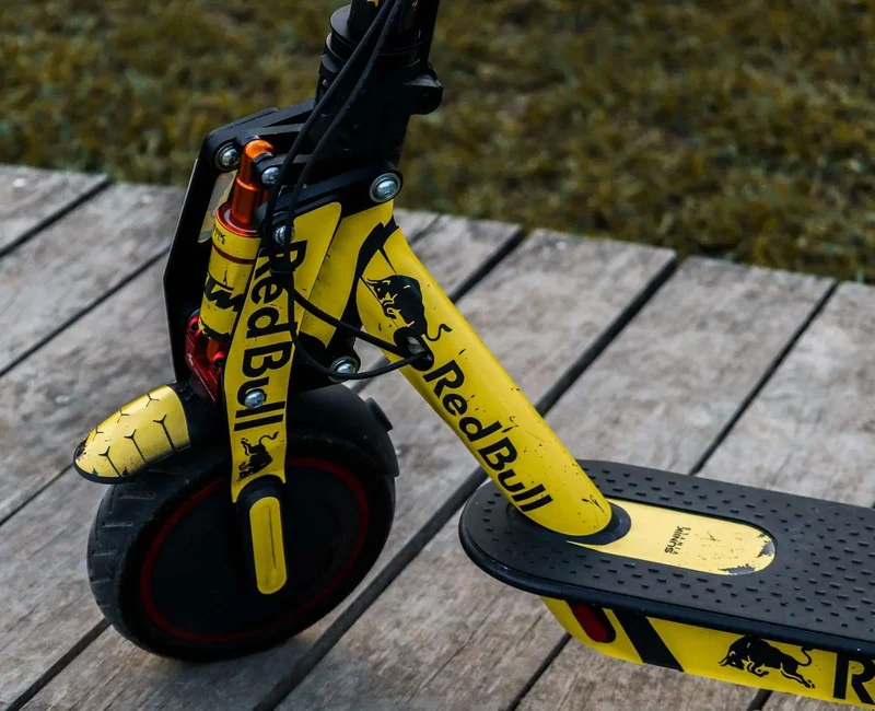 ADESIVI RedBull (GIALLO) per personalizzare il tuo monopattino XIAOMI o simili