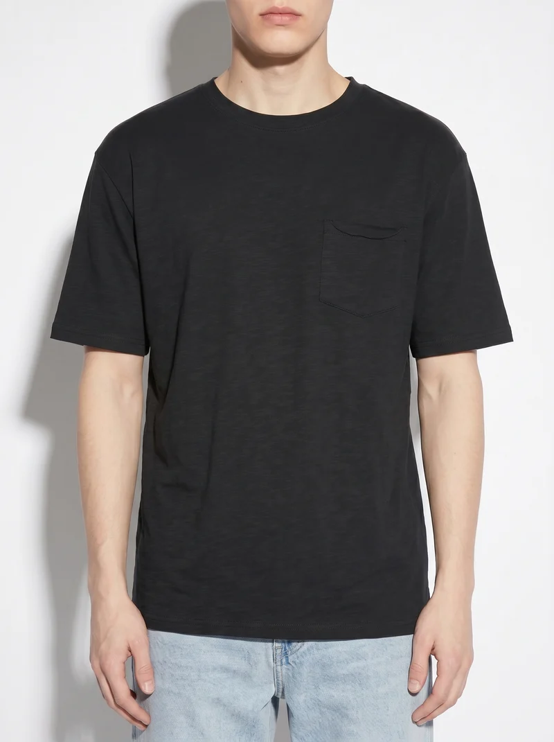 T-shirt cotone slub loose fit con tasca - Nero