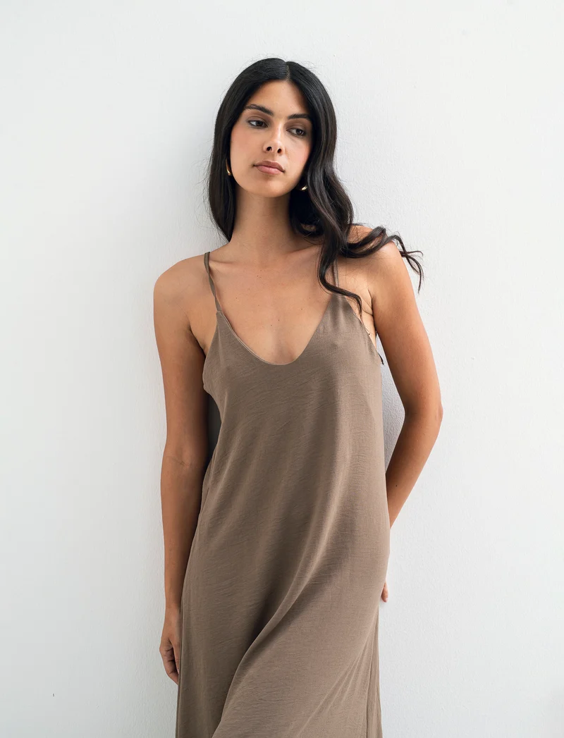 Vestito lungo con bretelline - Cacao