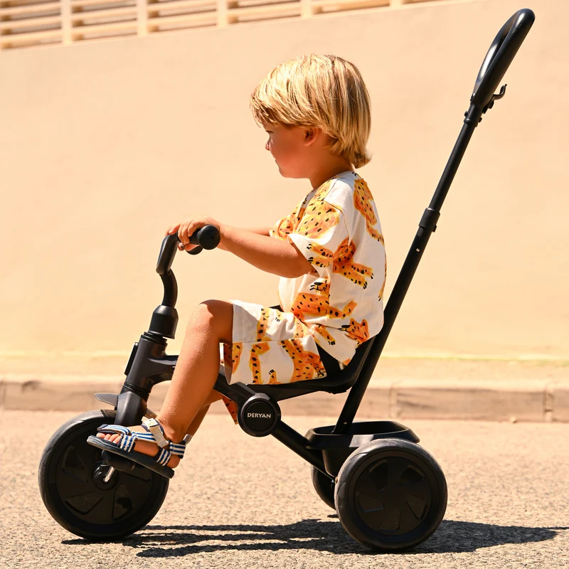 Triciclo Drifter con maniglione Nero