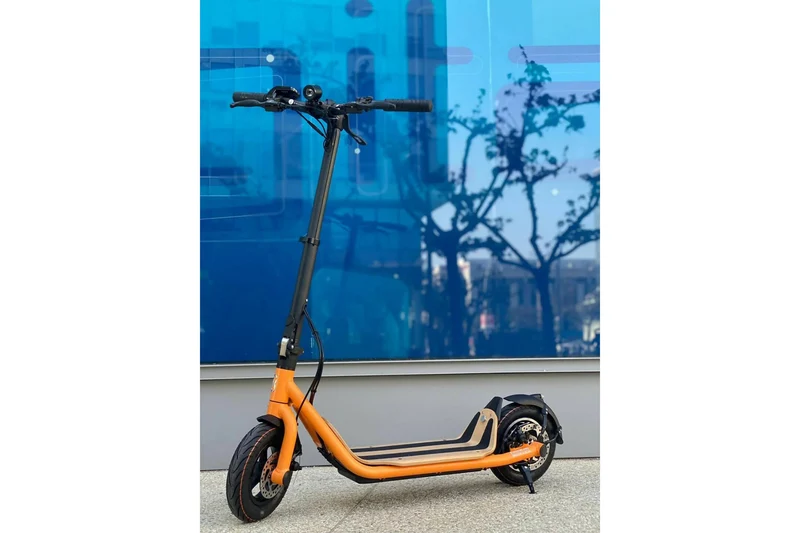 8TEV B10 Roam Electric Scooter
