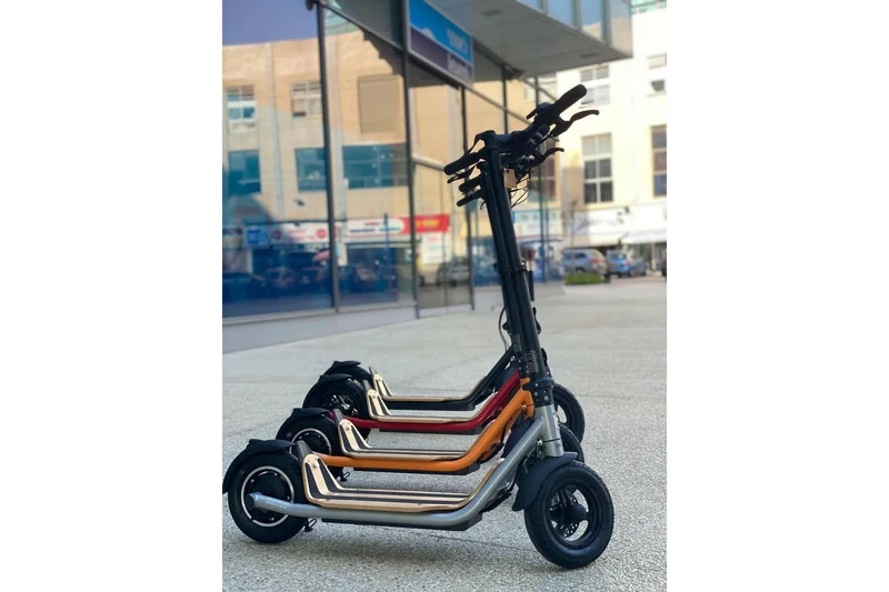 8TEV B10 Roam Electric Scooter