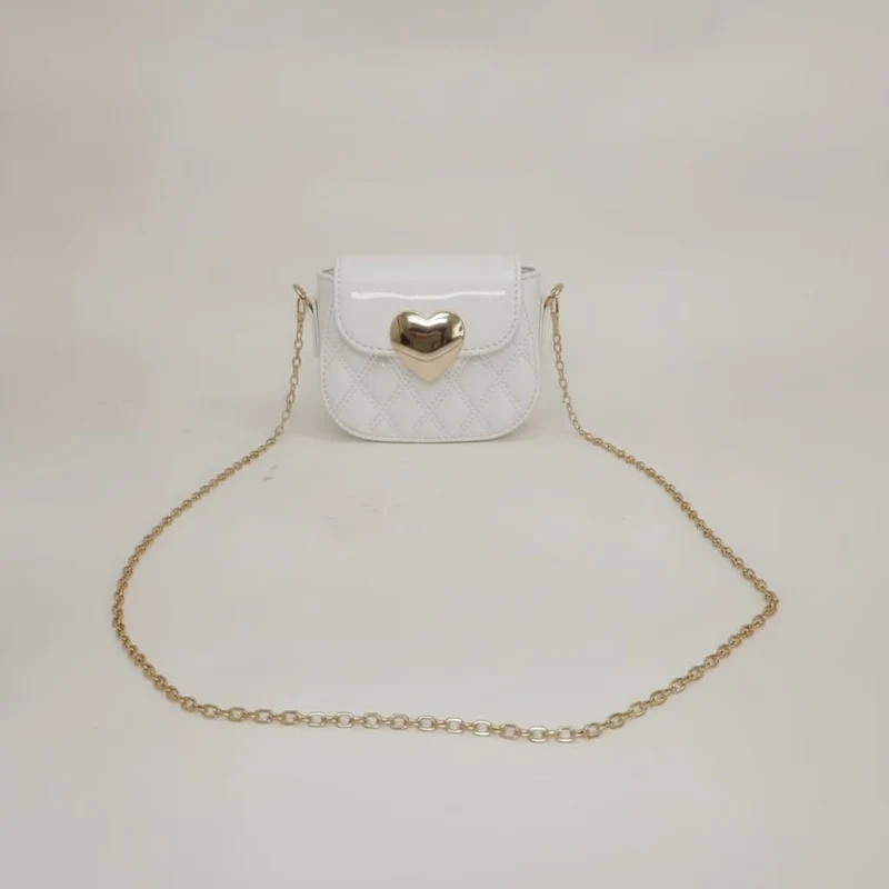 Borsetta lucida con cuore metallico - Bianco