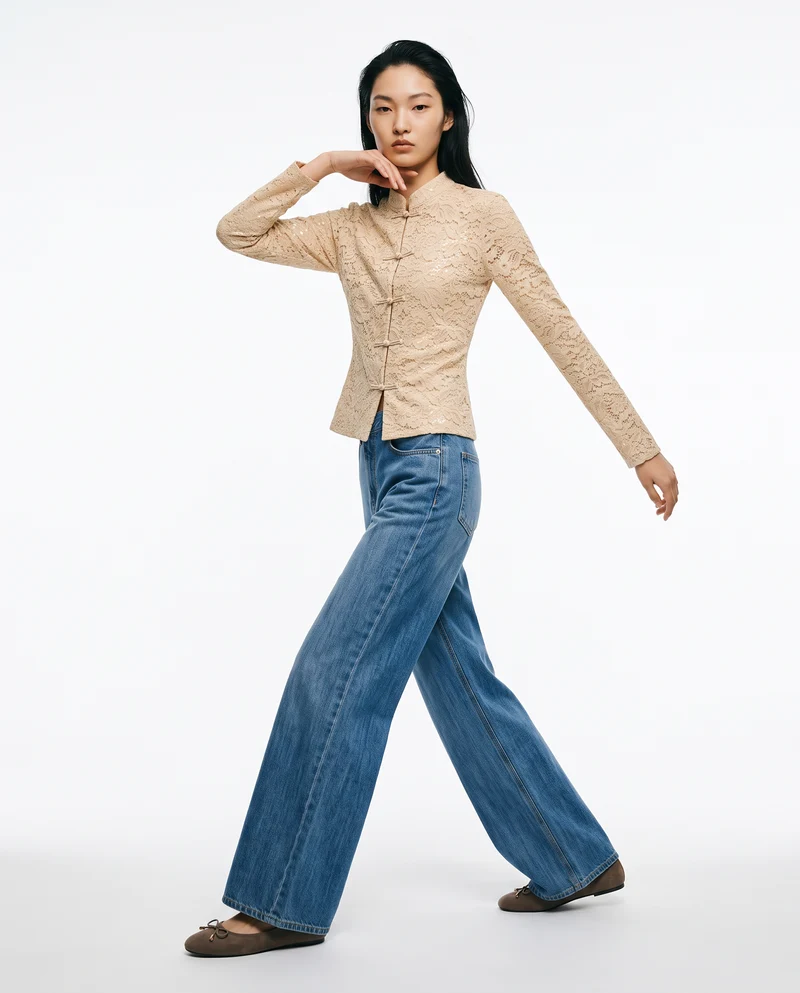 Camicia in pizzo con colletto alla coreana e alamari - Beige