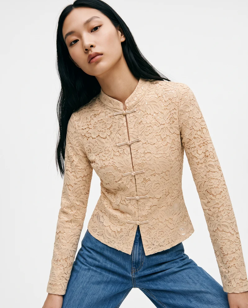 Camicia in pizzo con colletto alla coreana e alamari - Beige