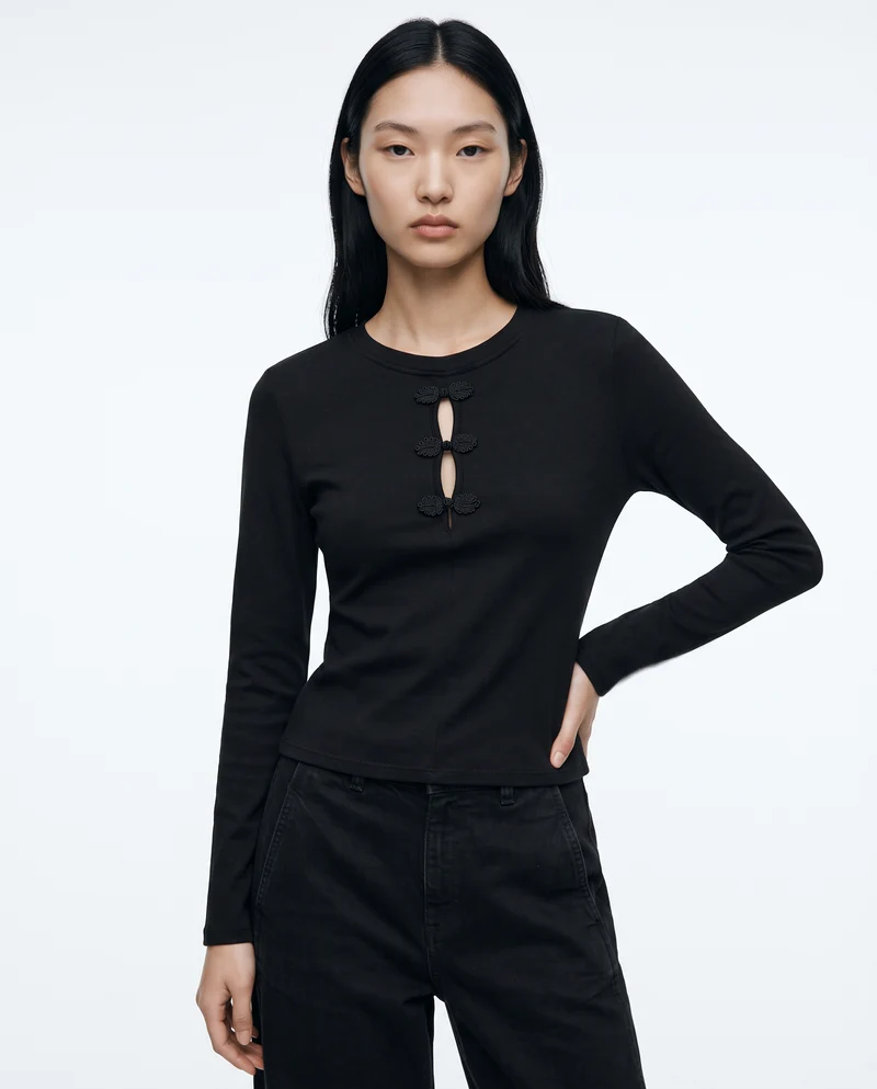 Maglia manica lunga con apertura a goccia e alamari - Nero
