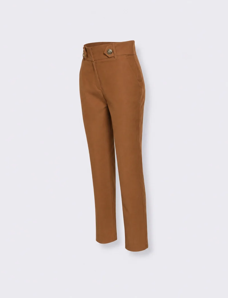 Pantaloni slim con inserti sulla cinta e bottone a scomparsa - Cammello