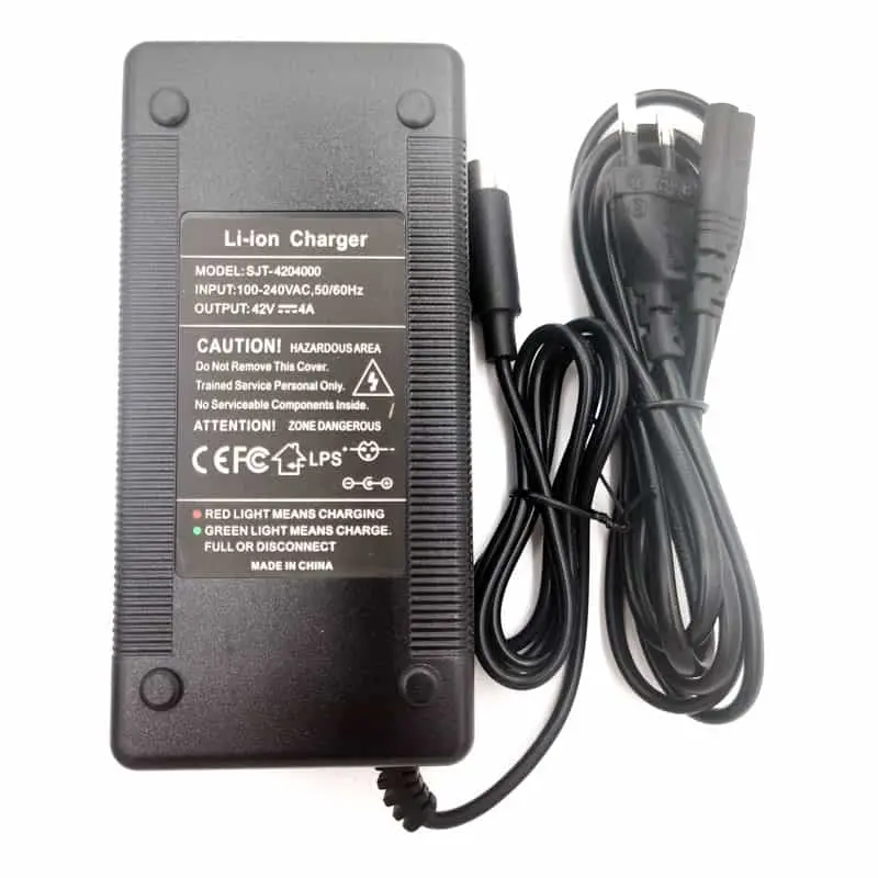 CARICATORE 42V 4A a ricarica rapida per Xiaomi M365, 1S, Pro / 2, Ninebot ES1, ES2 e Ducati Pro I