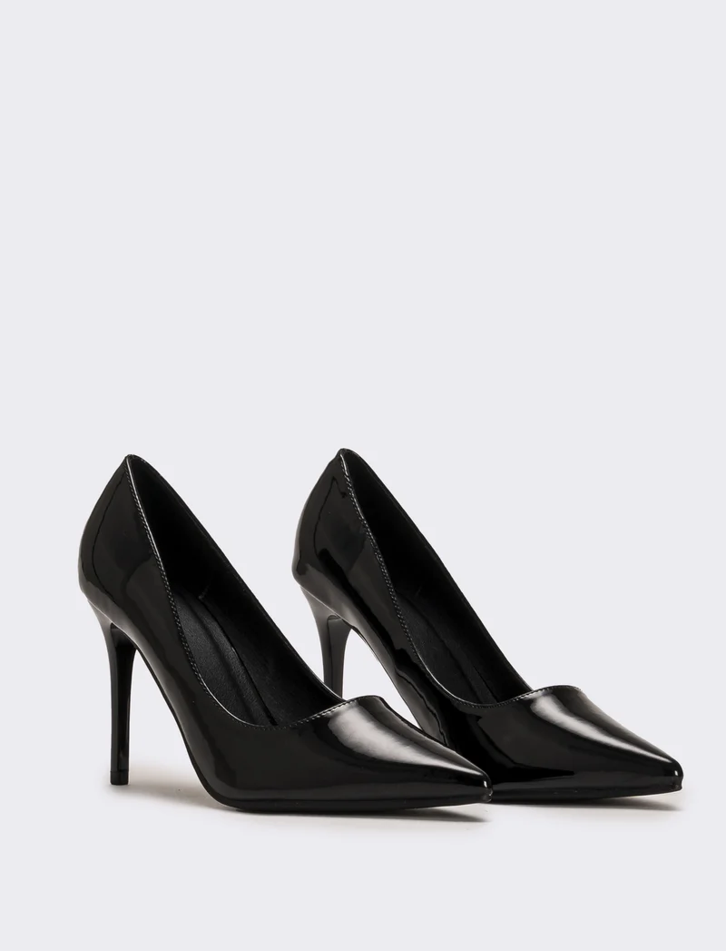 Décolletè da donna in vernice - Nero