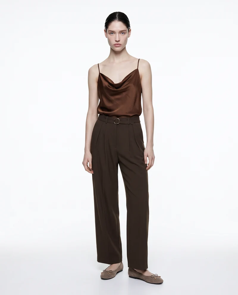 Top con scollo drappeggiato e bretelle sottili - Moro