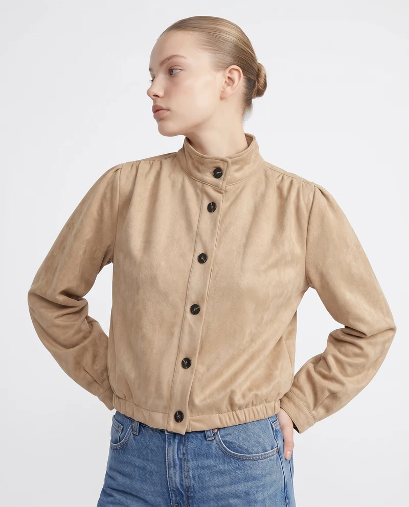 Giubbotto corto con elastico sul fondo e bottoni - Beige