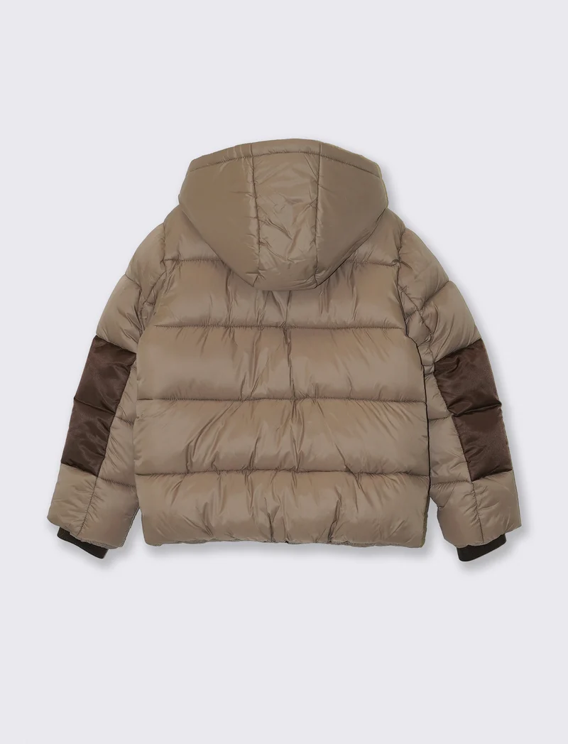 Piumino trapuntato con tagli a contrasto - Beige
