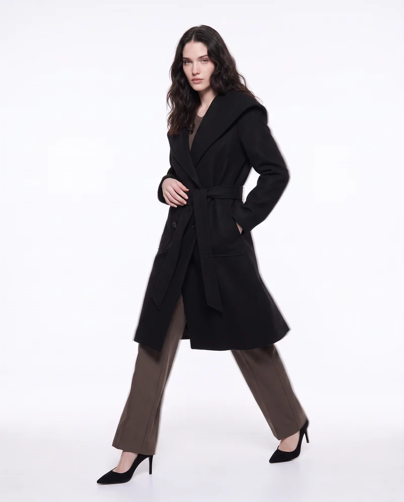 Cappotto basico con cappuccio e cinta - Nero