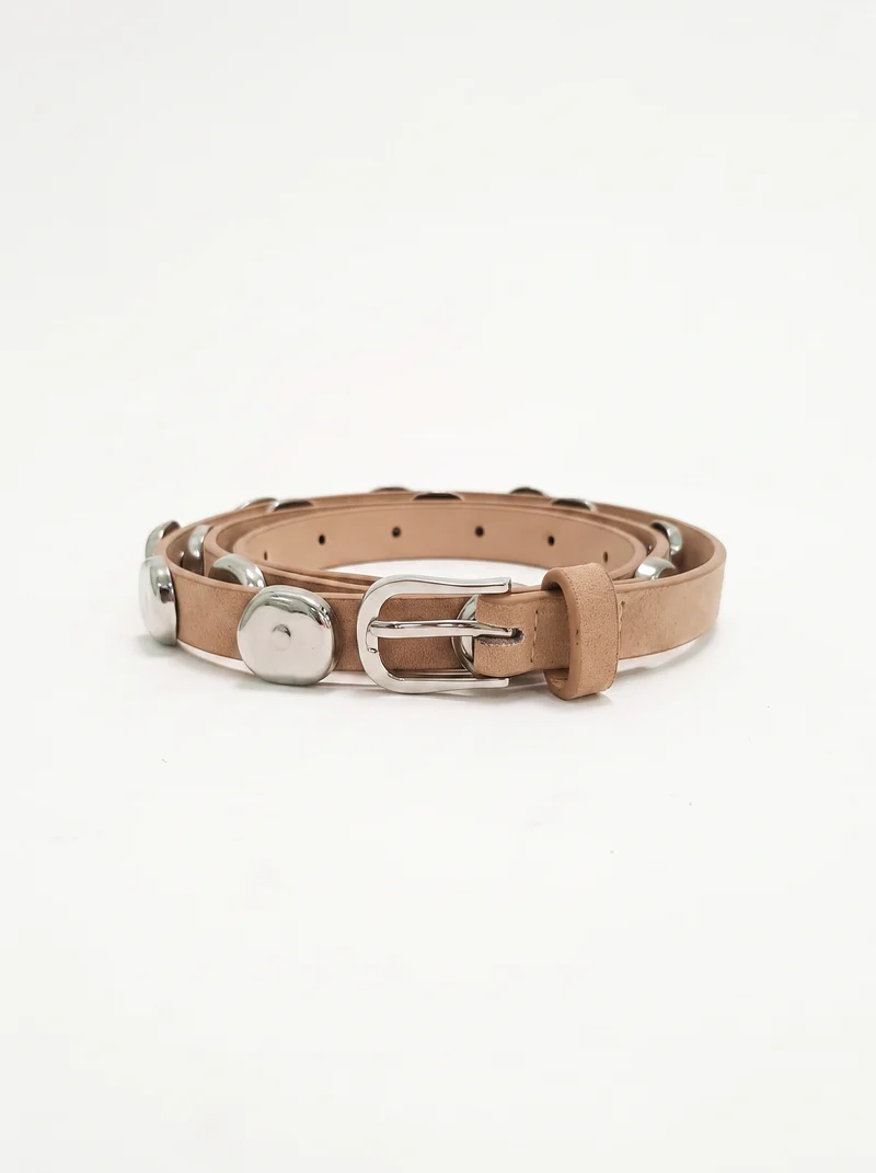 Cintura suede con borchie martellate - Beige