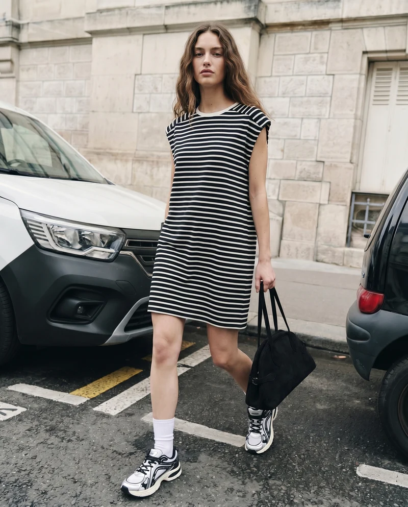 Abito T-Shirt con Vestibilità Morbida - var 1