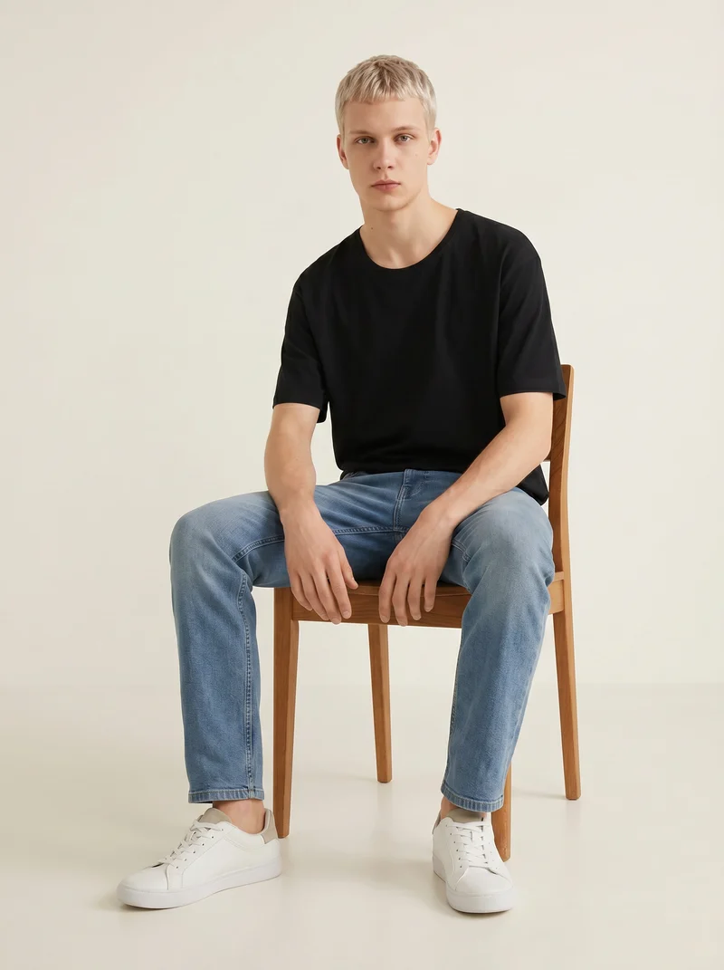 T-shirt Orli regular fit con orli vivi - Nero