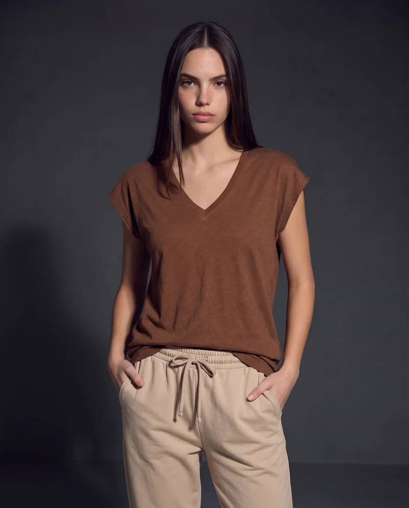 T-Shirt Basica in Cotone con Scollo a V - Marrone tabacco