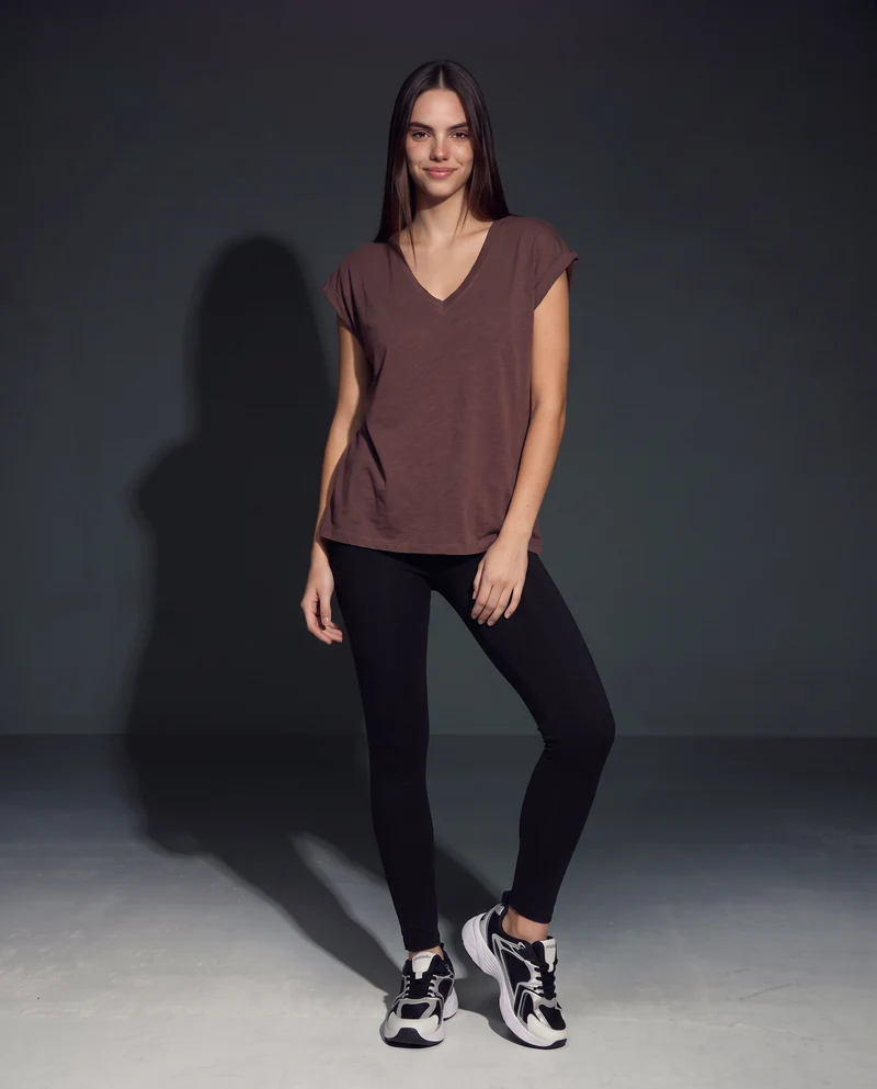 T-Shirt Basica in Cotone con Scollo a V - Rosso amarena