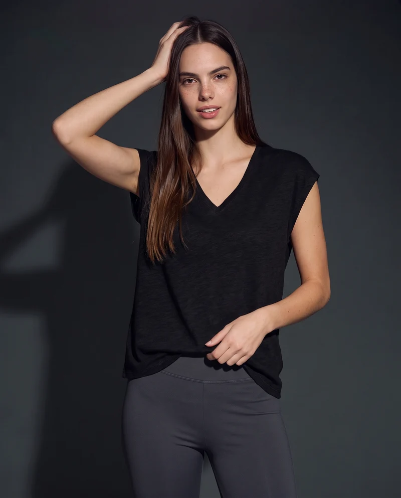 T-Shirt Basica in Cotone con Scollo a V - Nero
