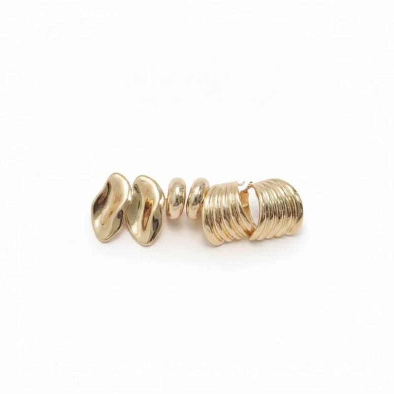 Orecchini: 3 paia grandi e trendy - Oro