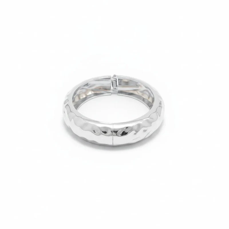 Bracciale rigido con rombi martellati - Argento