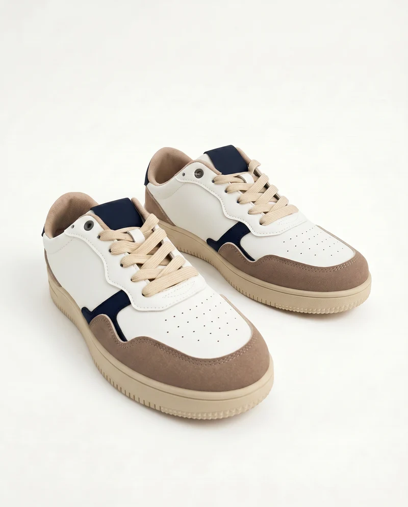 Sneakers bianche con riporti a contrasto - Bianco