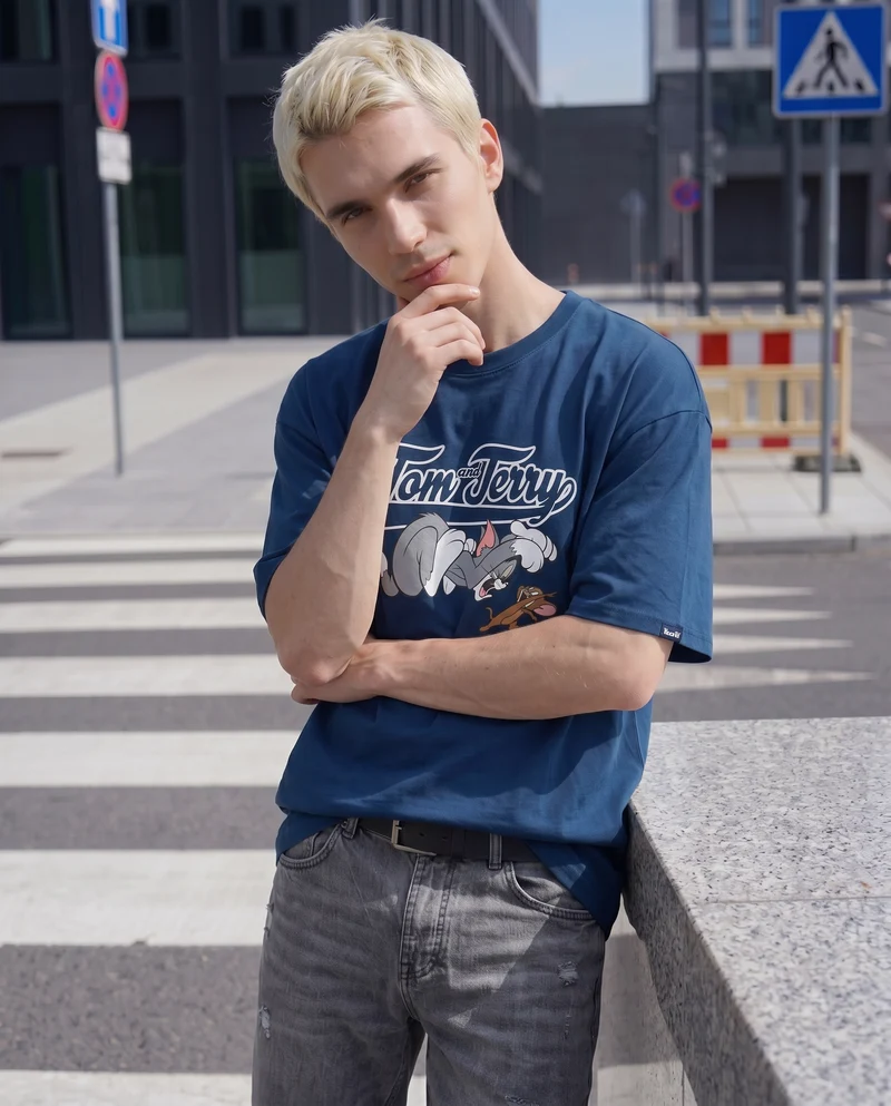 T-shirt Tom and Jerry uomo boxy fit - Blu