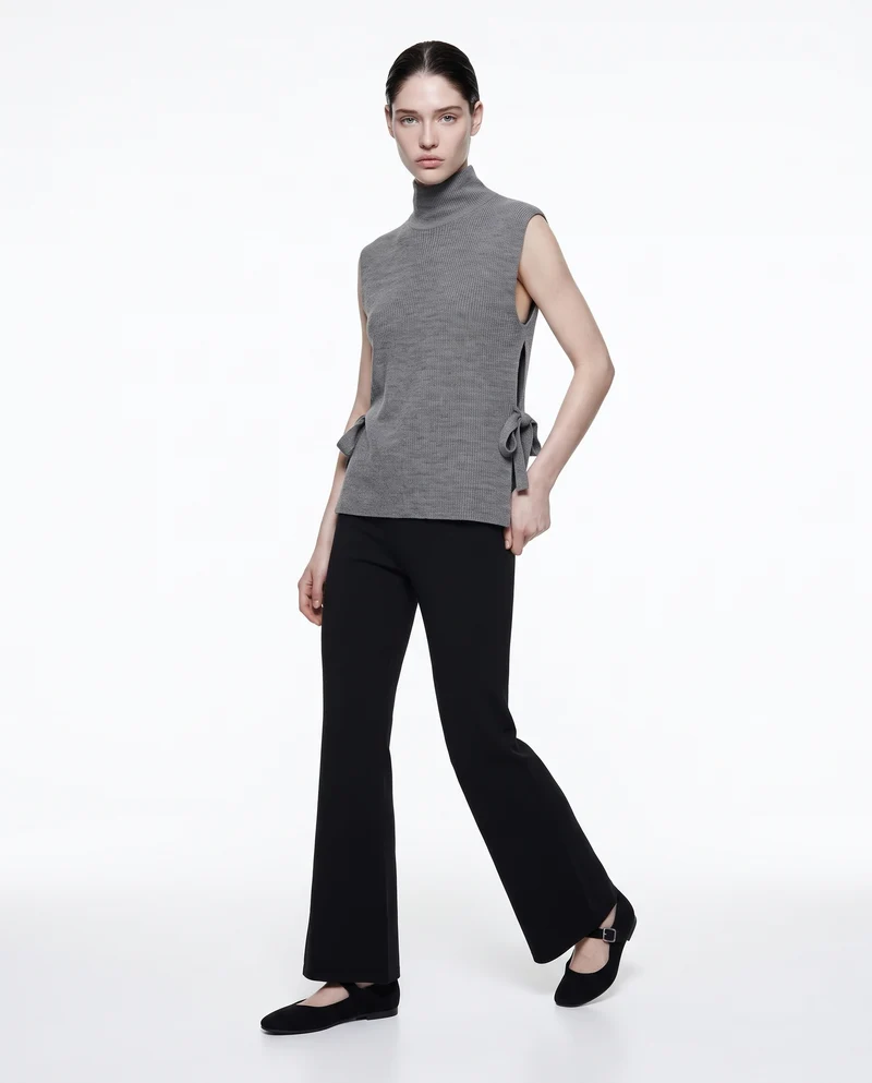 Maglia smanicata a collo alto con fiocco - Grigio mel.