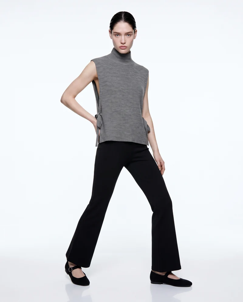 Maglia smanicata a collo alto con fiocco - Grigio mel.