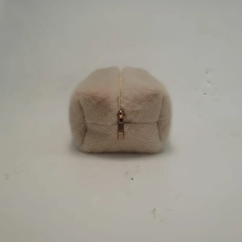 Necessaire in Finta Pelliccia Montone - Beige