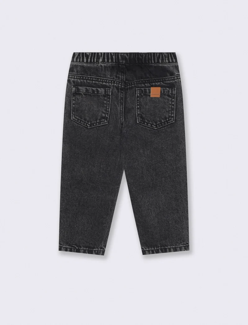 Jeans ampi con tasche per look trendy - Nero