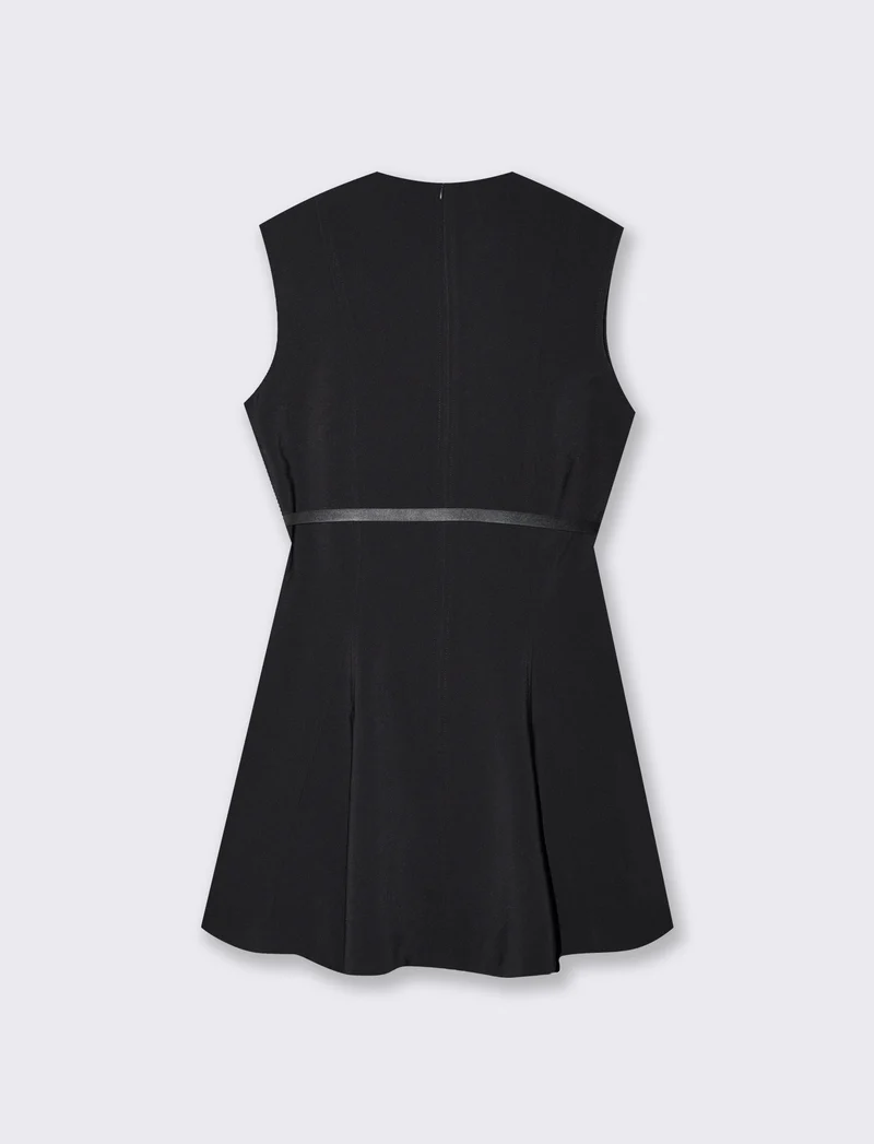 Vestito smanicato con cintura in vita - Nero