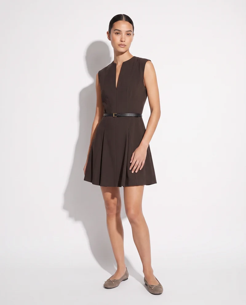 Vestito smanicato con cintura in vita - Moro
