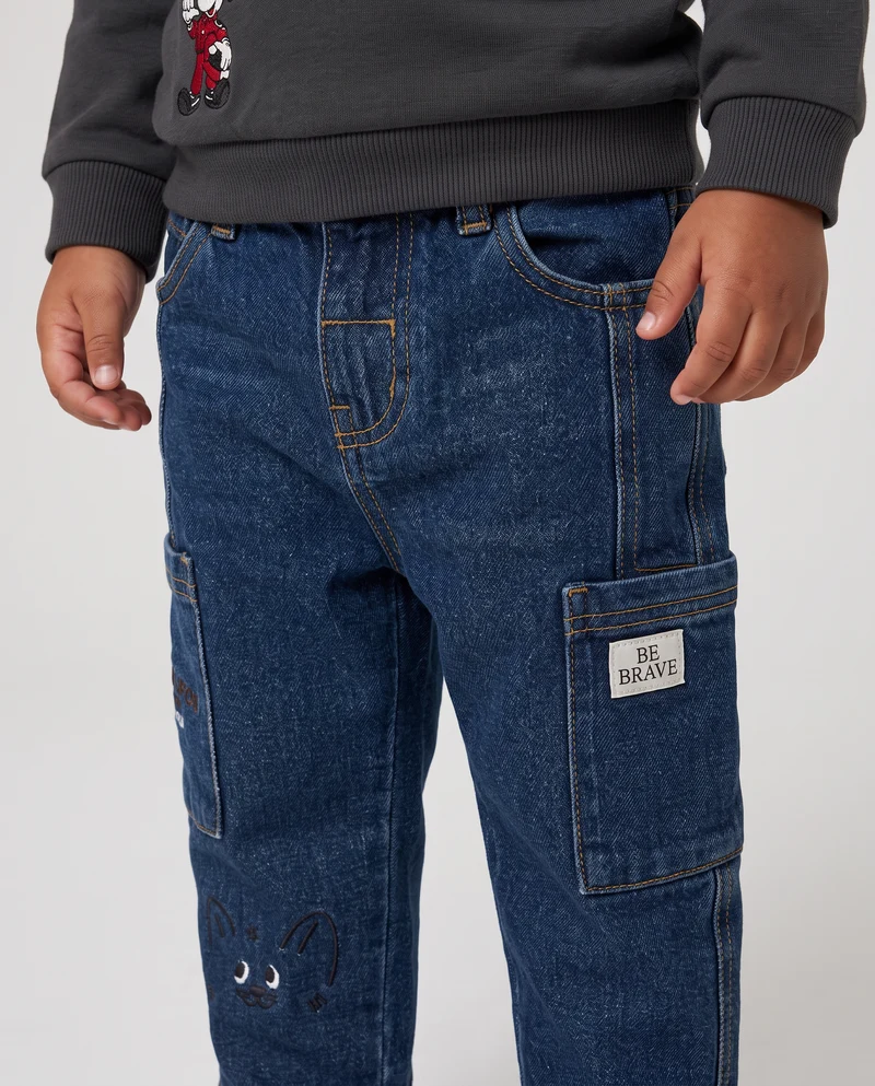 Jeans ampi con ricami e tasconi laterali - Denim