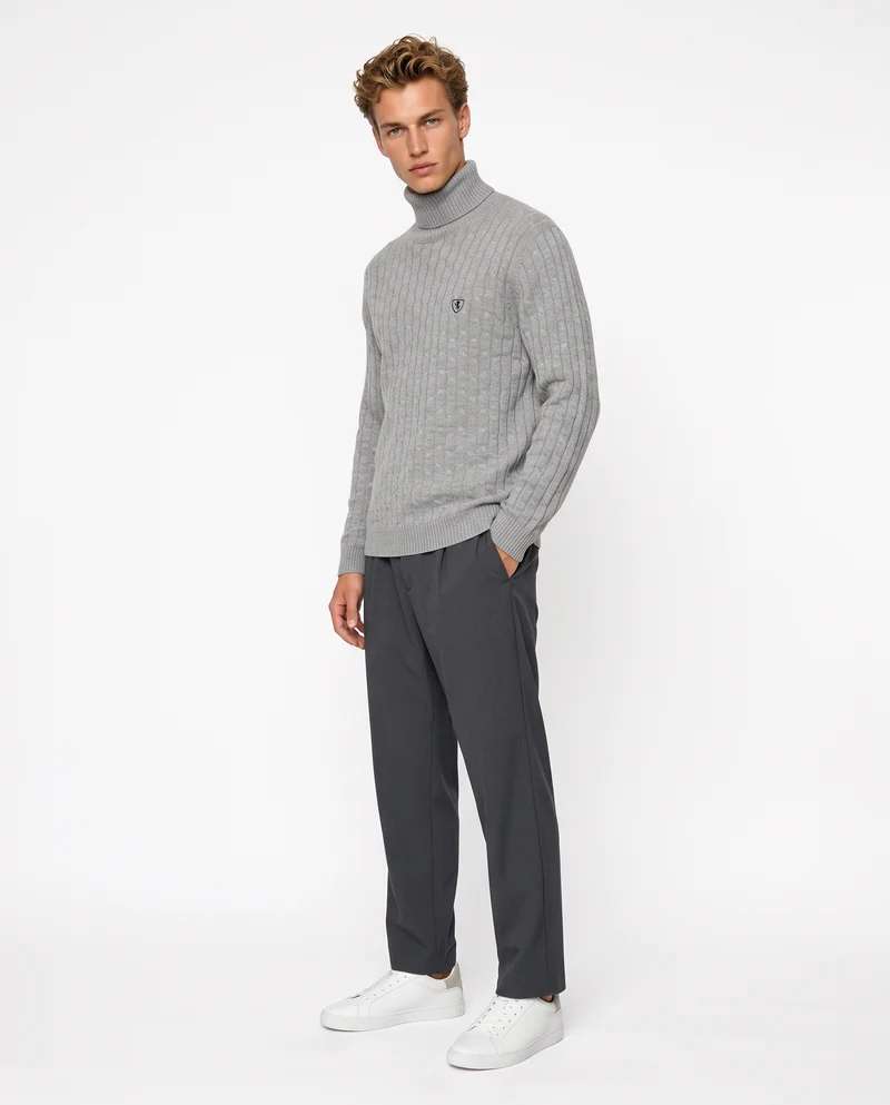 Maglia dolcevita a trecce con ricamo - Grigio mel.
