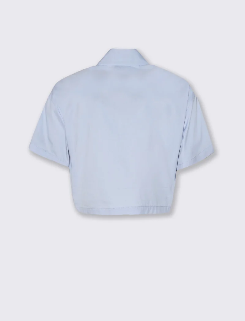 Camicia crop con tasche frontali - Celeste
