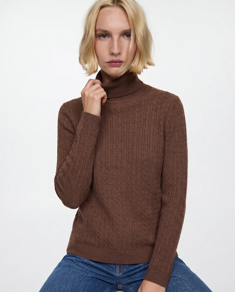 Maglia a trecce con collo alto - Marrone tabacco