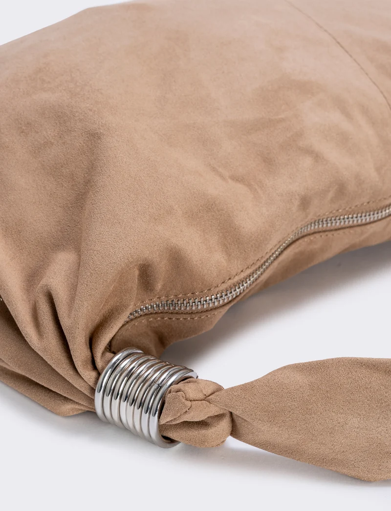 Borsa mezzaluna in suede con anelli - Beige