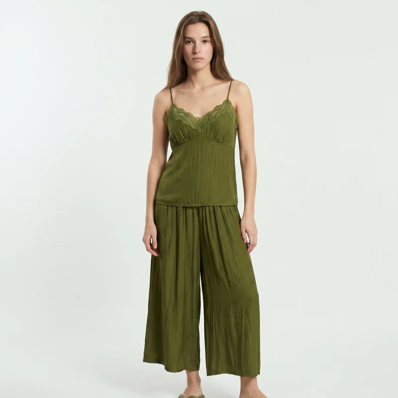 Top con Bretelle Sottili e Pizzo - Verde