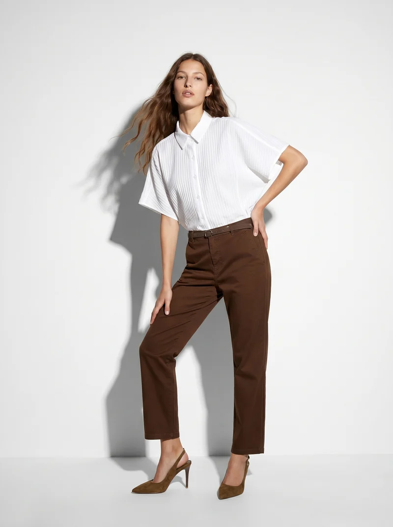 Pantalone chino con risvolto e cintura - Marrone cioccolato