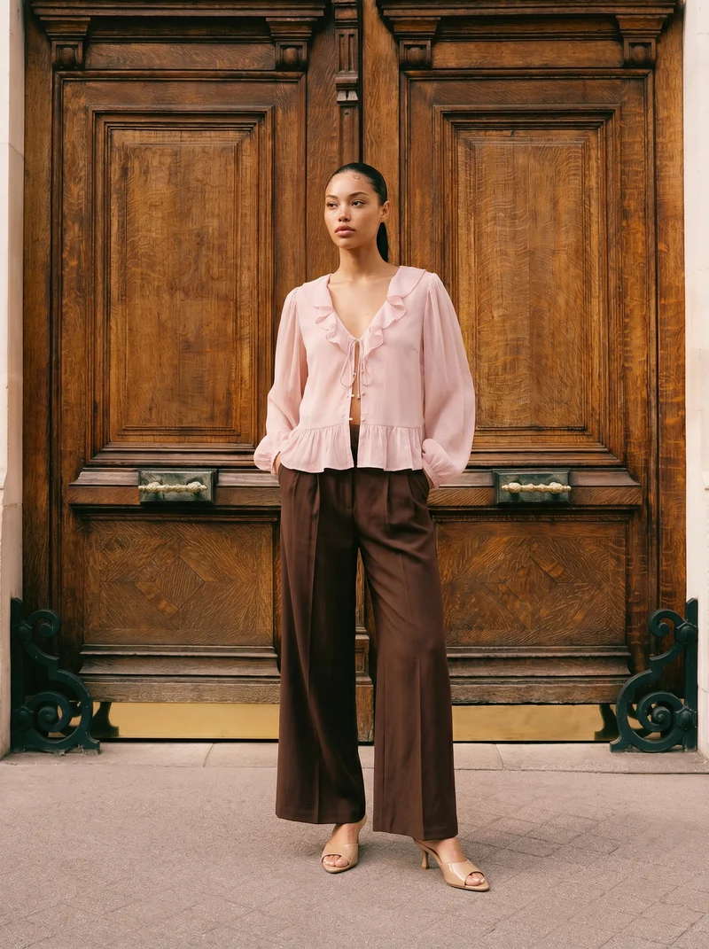 Camicia con scollo a V e volant - Rosa polvere