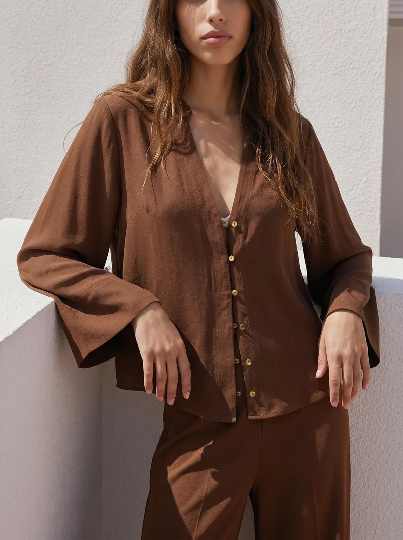 Camicia scollo a V con collo coreano - Marrone tabacco