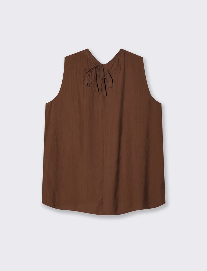 Blusa smanicata con pieghe centrali - Marrone tabacco