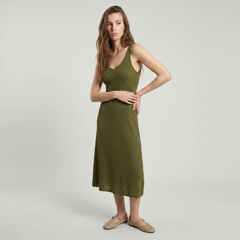 Vestito lungo smanicato con scollo a V - Verde abete