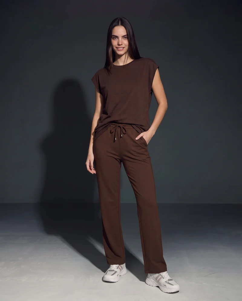 T-Shirt Manica T e Collo Tondo - Marrone cioccolato